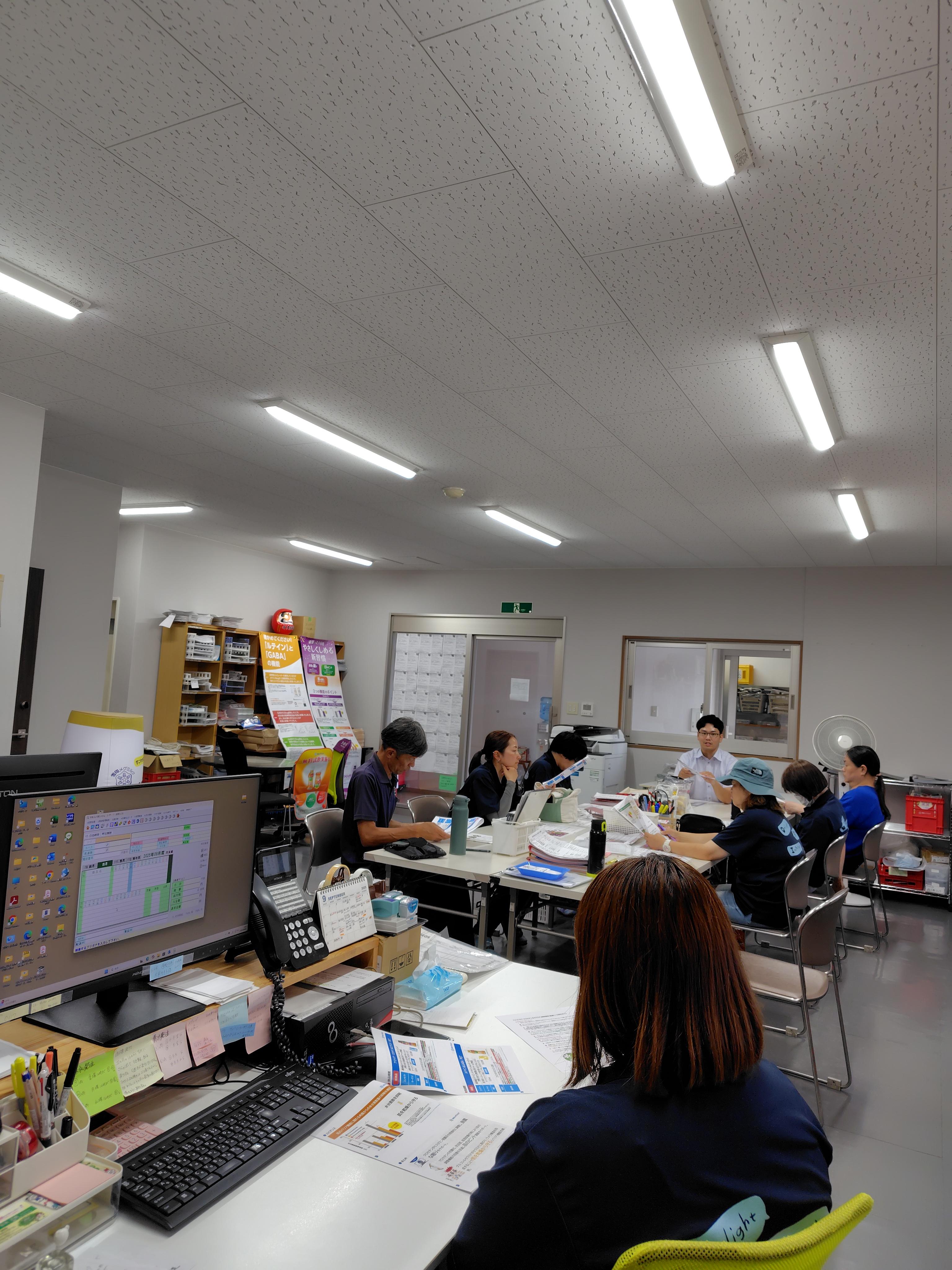 新商品勉強会の時の様子　みんな真剣です。