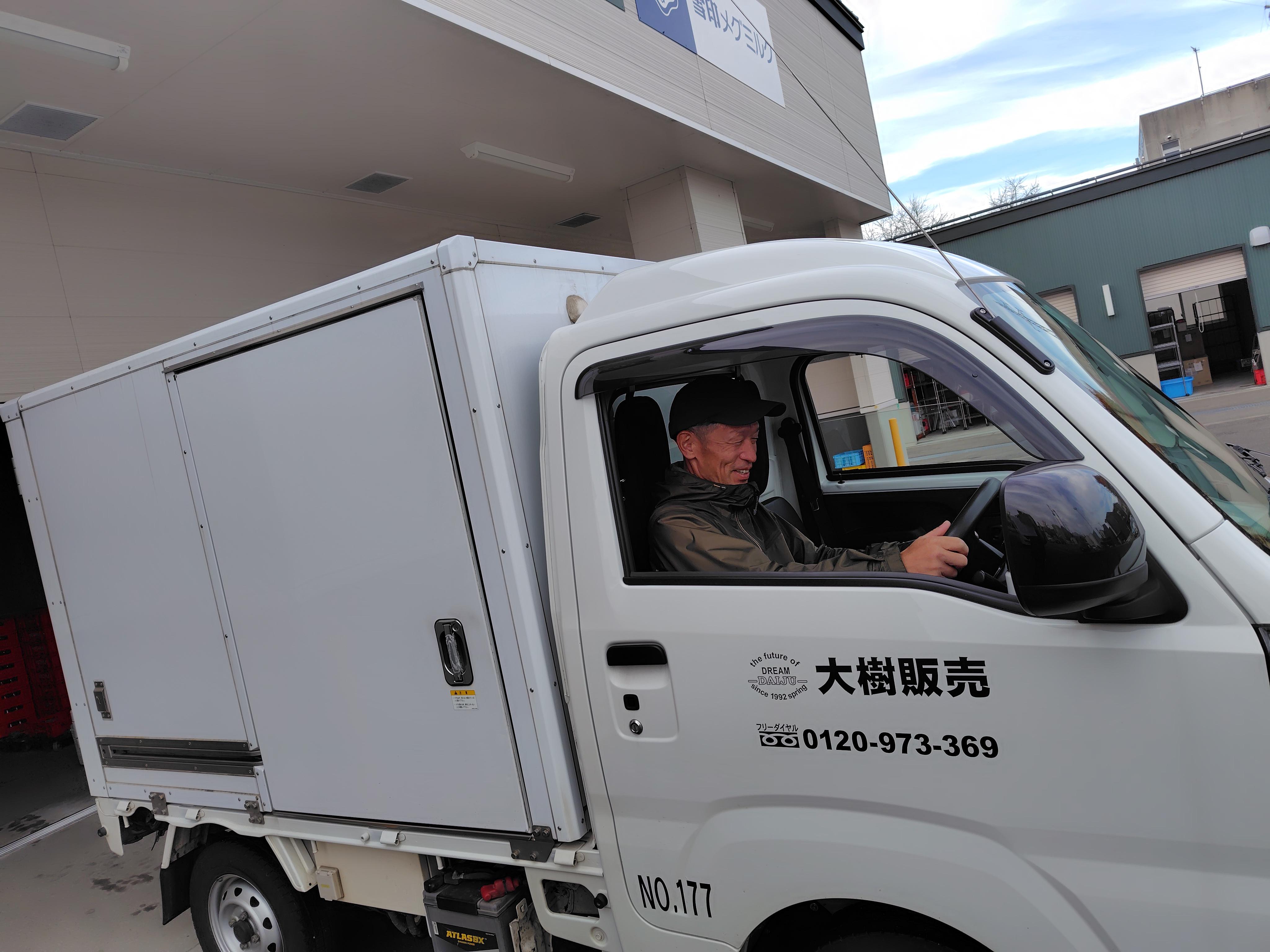 車は両側スライドドアで開け閉め楽々荷物もたくさん積めます。